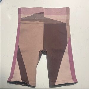 Nike Women's Icon Clash Seamless 8'' Training Shorts Size M Pink Brown, NW/OT